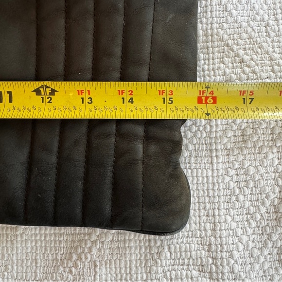 Marc By Marc Jacobs Women’s Black Leather Shoulder Hobo Bag Gold Hardware - Picture 6 of 8